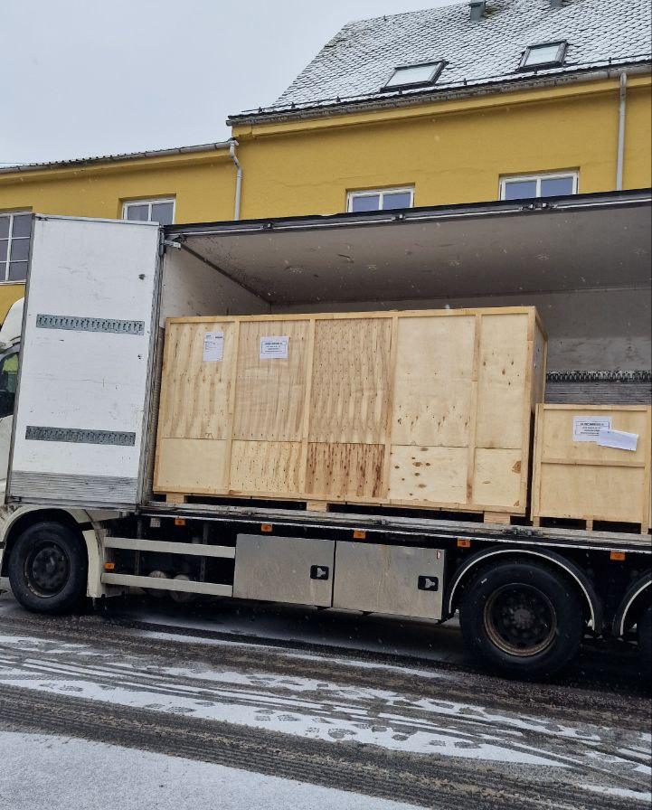 Maskinen ankommer Manger, februar 2025