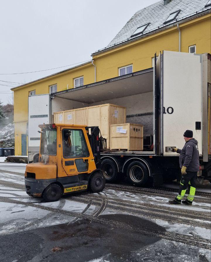 Being unloaded at Mangersnesvegen