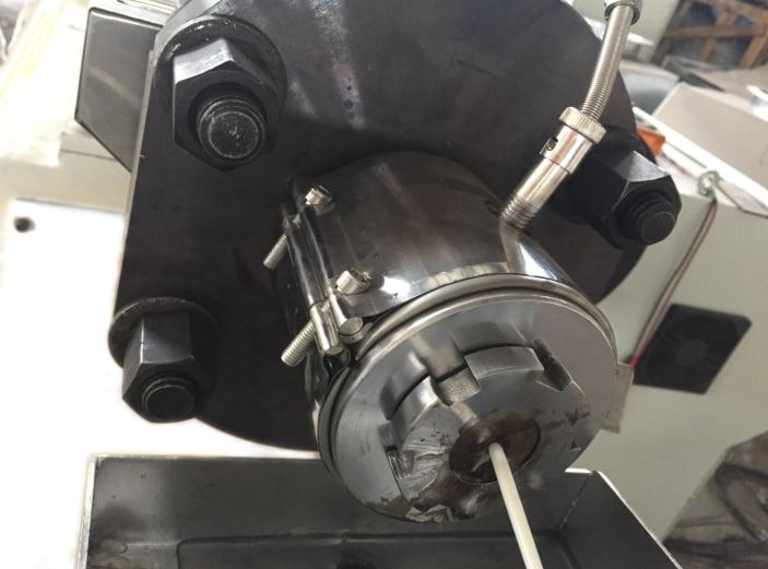 Ekstruderdysen, 1,75 mm filament på vei ut
