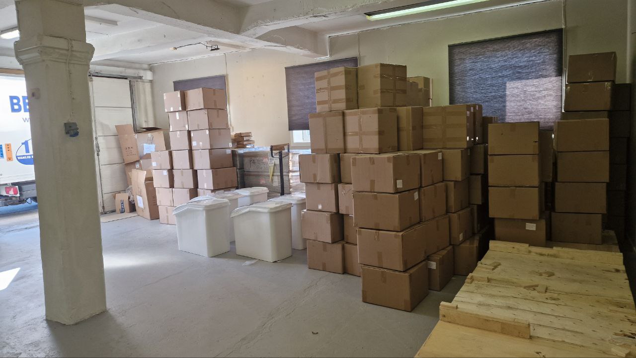 3000 spools and 500 shipping boxes arrive
